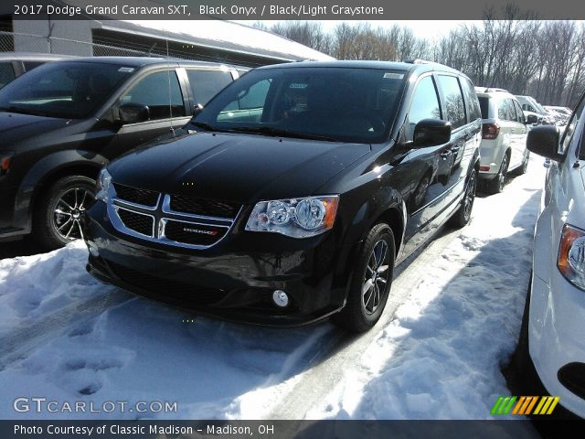 2017 Dodge Grand Caravan SXT in Black Onyx