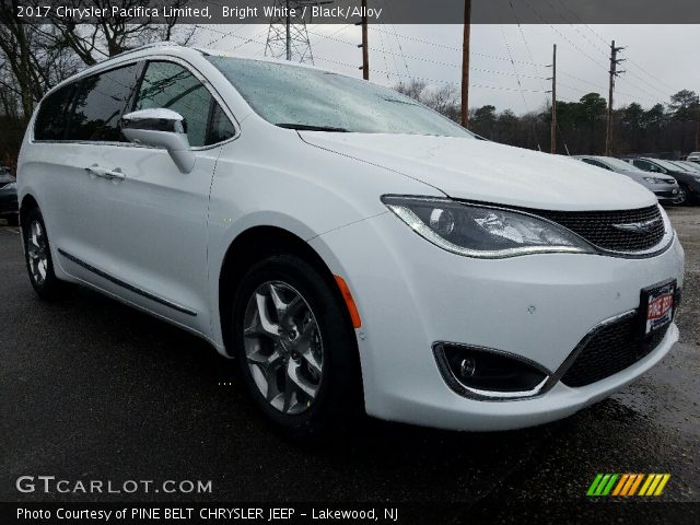 2017 Chrysler Pacifica Limited in Bright White