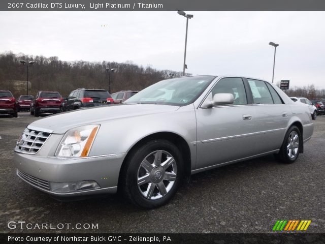 2007 Cadillac DTS Luxury in Light Platinum