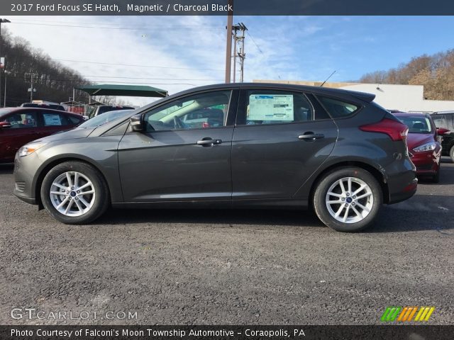 2017 Ford Focus SE Hatch in Magnetic