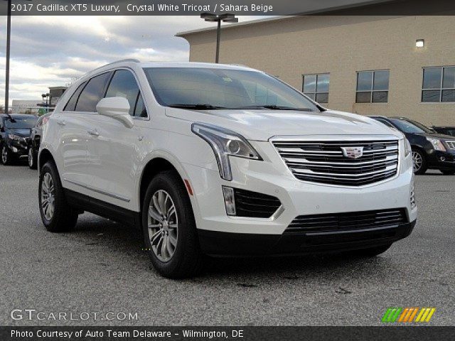 2017 Cadillac XT5 Luxury in Crystal White Tricoat