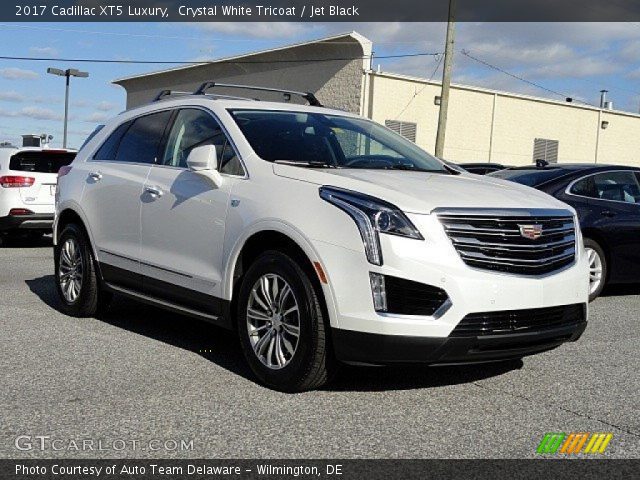 2017 Cadillac XT5 Luxury in Crystal White Tricoat