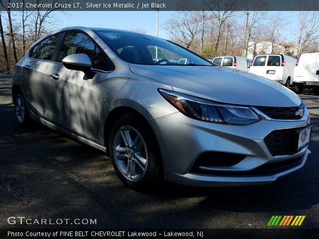 2017 Chevrolet Cruze LT in Silver Ice Metallic