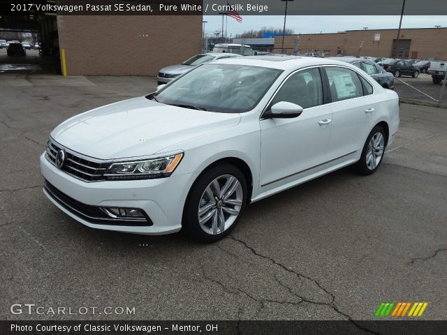 2017 Volkswagen Passat SE Sedan in Pure White