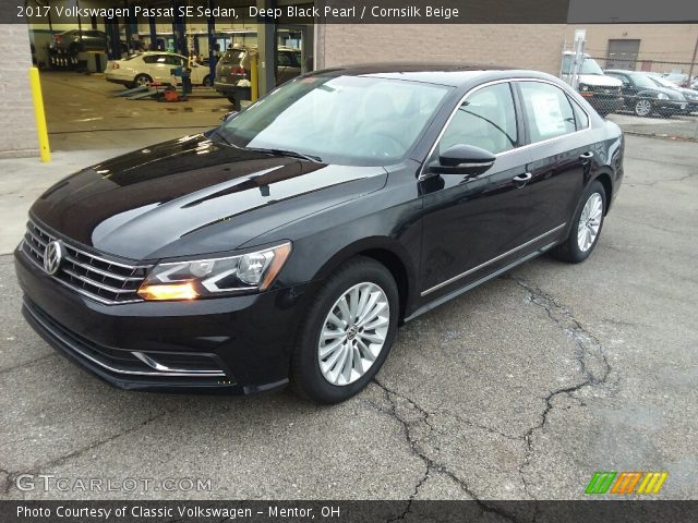 2017 Volkswagen Passat SE Sedan in Deep Black Pearl
