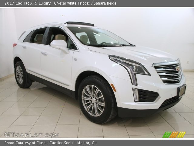 2017 Cadillac XT5 Luxury in Crystal White Tricoat