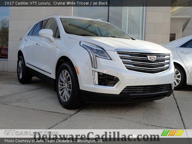 2017 Cadillac XT5 Luxury in Crystal White Tricoat