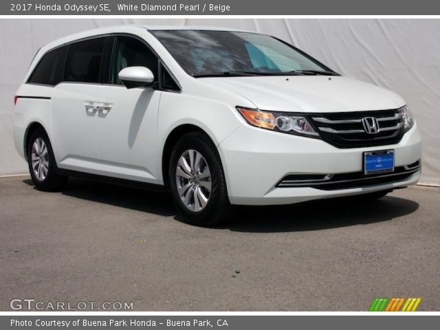 2017 Honda Odyssey SE in White Diamond Pearl