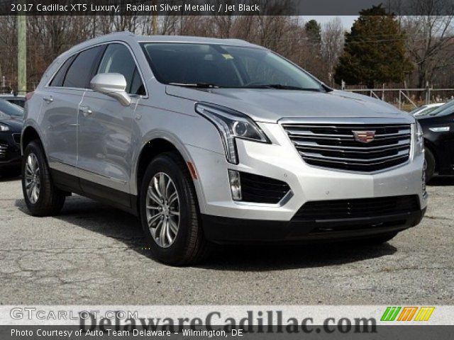 2017 Cadillac XT5 Luxury in Radiant Silver Metallic