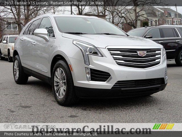 2017 Cadillac XT5 Luxury in Radiant Silver Metallic