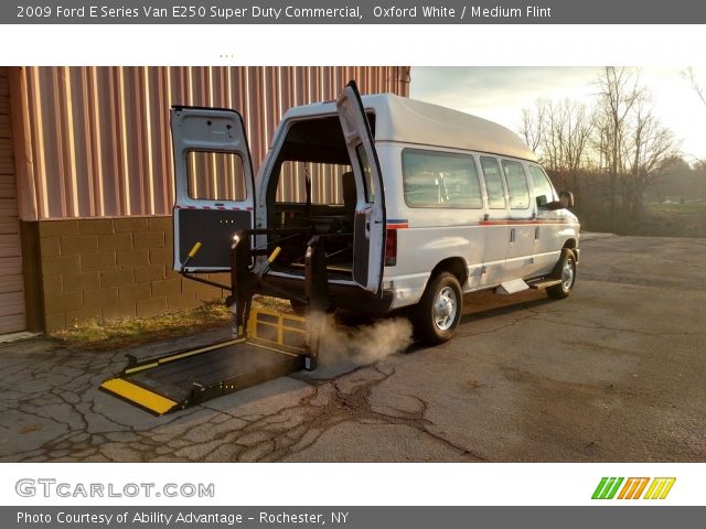 2009 Ford E Series Van E250 Super Duty Commercial in Oxford White