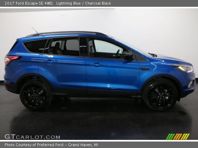 2017 Ford Escape SE 4WD in Lightning Blue
