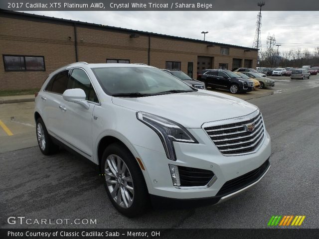 2017 Cadillac XT5 Platinum AWD in Crystal White Tricoat