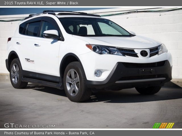 2015 Toyota RAV4 XLE in Super White