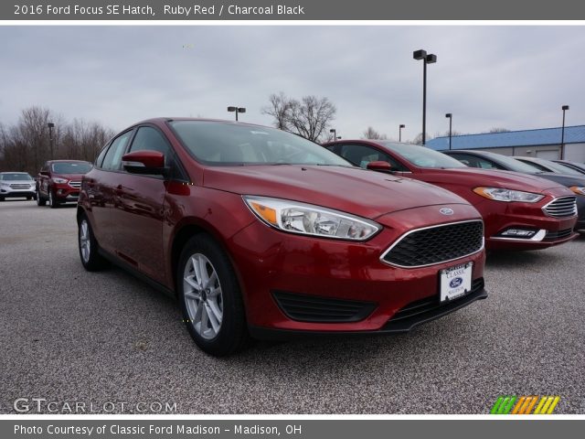 2016 Ford Focus SE Hatch in Ruby Red