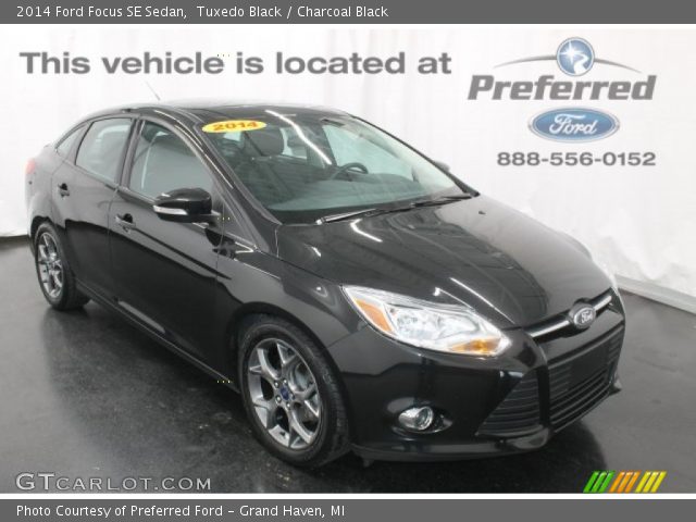 2014 Ford Focus SE Sedan in Tuxedo Black