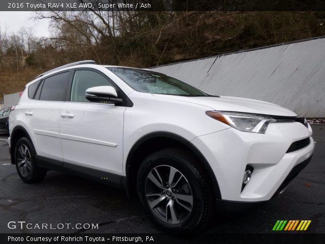 2016 Toyota RAV4 XLE AWD in Super White