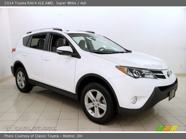2014 Toyota RAV4 XLE AWD in Super White