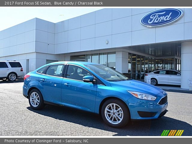 2017 Ford Focus SE Sedan in Blue Candy