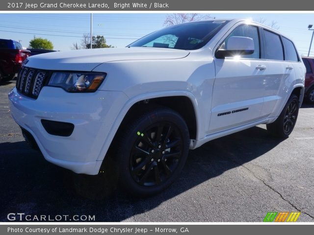 2017 Jeep Grand Cherokee Laredo in Bright White