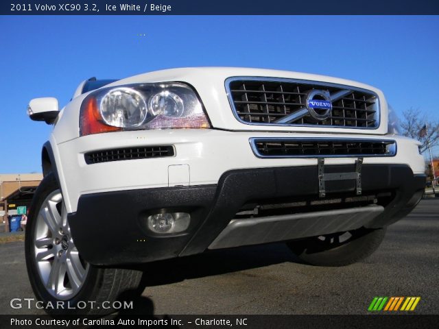 2011 Volvo XC90 3.2 in Ice White