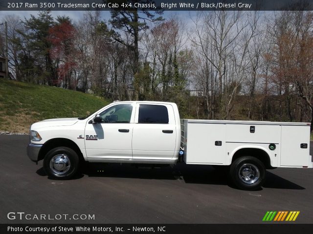 2017 Ram 3500 Tradesman Crew Cab 4x4 Chassis in Bright White