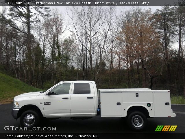 2017 Ram 3500 Tradesman Crew Cab 4x4 Chassis in Bright White