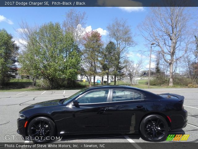 2017 Dodge Charger SE in Pitch-Black