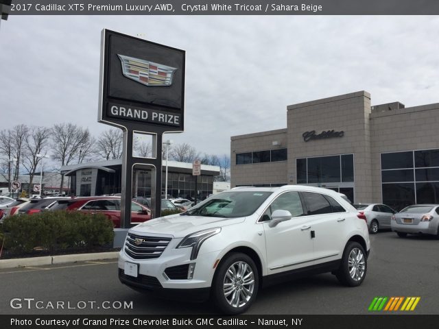 2017 Cadillac XT5 Premium Luxury AWD in Crystal White Tricoat