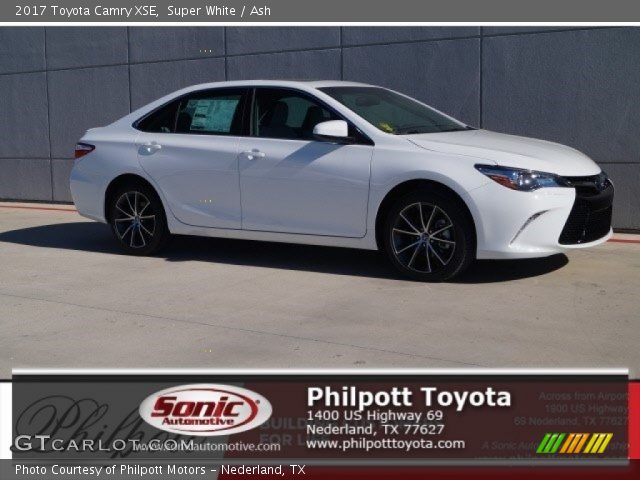 2017 Toyota Camry XSE in Super White