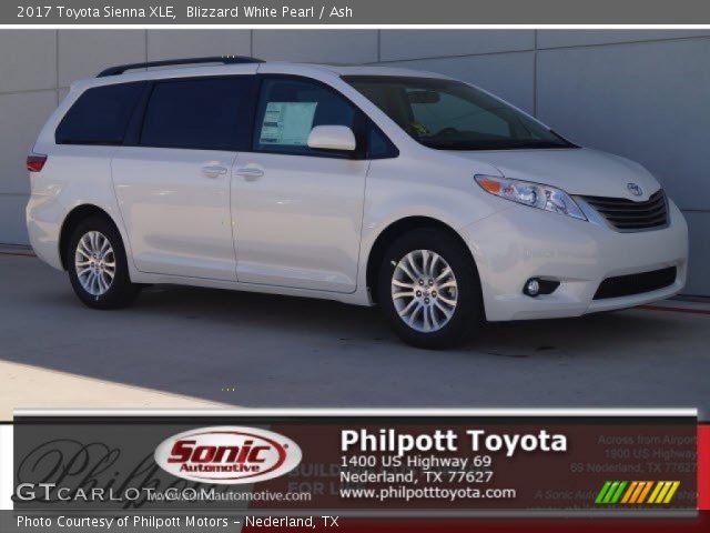 2017 Toyota Sienna XLE in Blizzard White Pearl