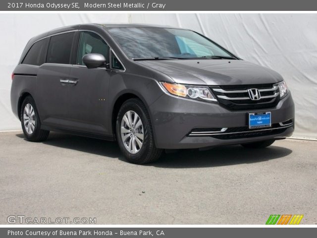 2017 Honda Odyssey SE in Modern Steel Metallic