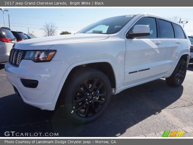 2017 Jeep Grand Cherokee Laredo in Bright White