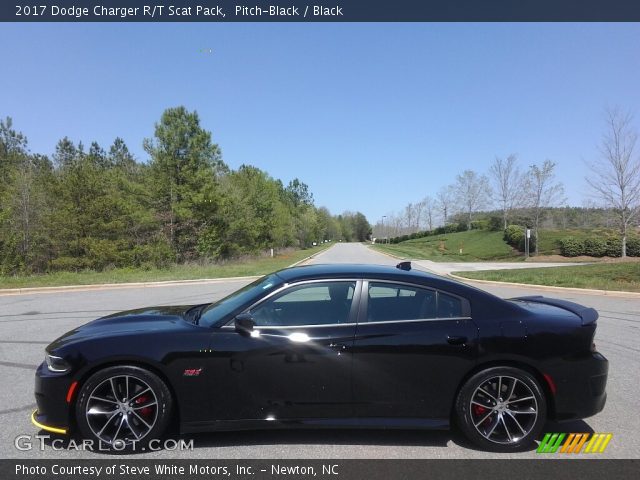 2017 Dodge Charger R/T Scat Pack in Pitch-Black