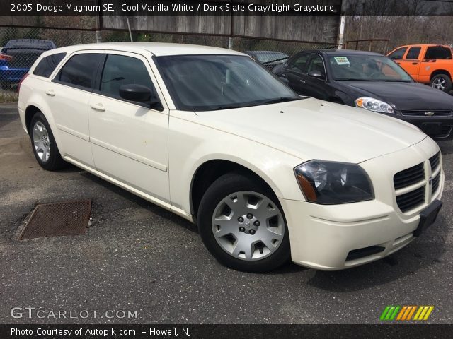 2005 Dodge Magnum SE in Cool Vanilla White