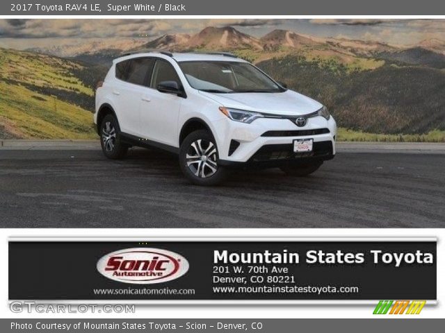 2017 Toyota RAV4 LE in Super White