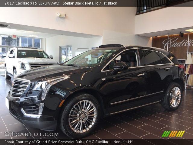 2017 Cadillac XT5 Luxury AWD in Stellar Black Metallic