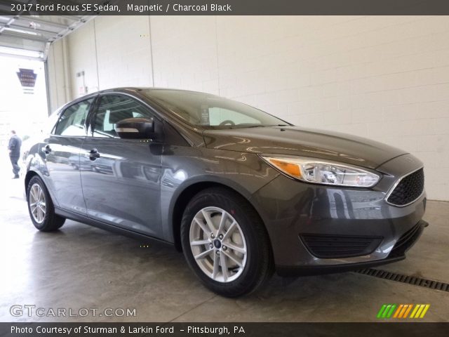 2017 Ford Focus SE Sedan in Magnetic