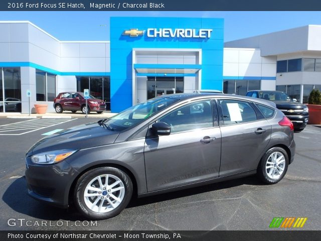 2016 Ford Focus SE Hatch in Magnetic