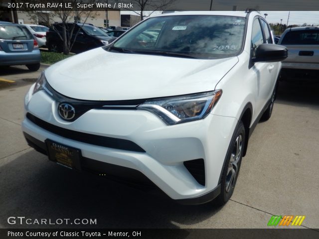 2017 Toyota RAV4 LE in Super White
