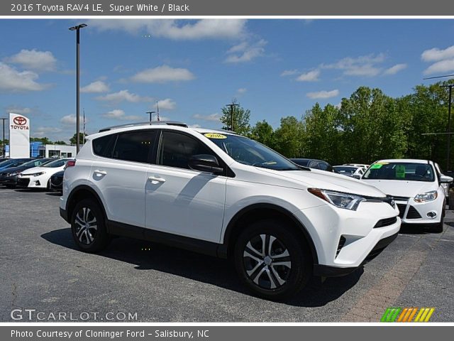 2016 Toyota RAV4 LE in Super White
