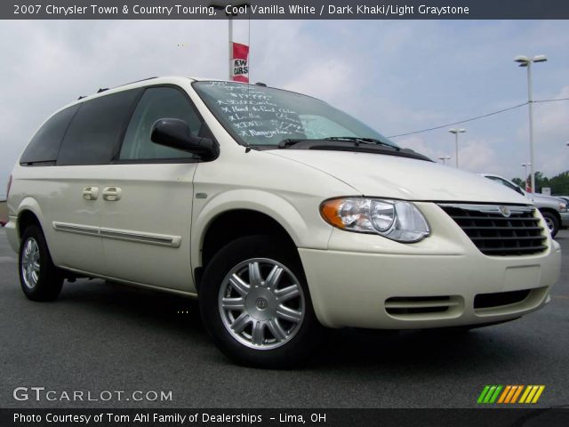 2007 Chrysler Town & Country Touring in Cool Vanilla White