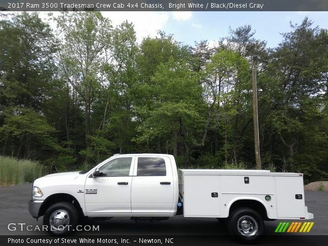 2017 Ram 3500 Tradesman Crew Cab 4x4 Chassis in Bright White