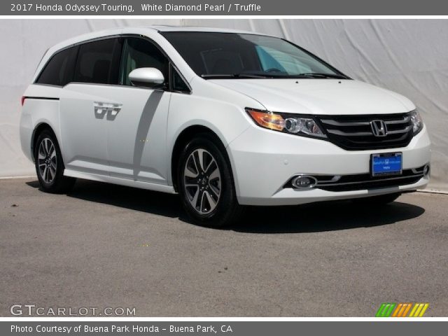 2017 Honda Odyssey Touring in White Diamond Pearl