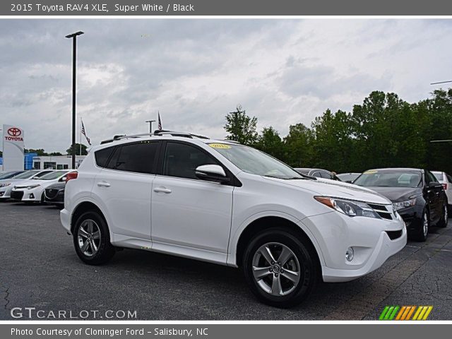 2015 Toyota RAV4 XLE in Super White