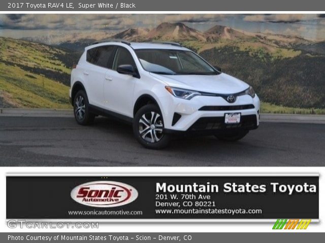 2017 Toyota RAV4 LE in Super White