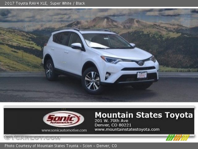 2017 Toyota RAV4 XLE in Super White