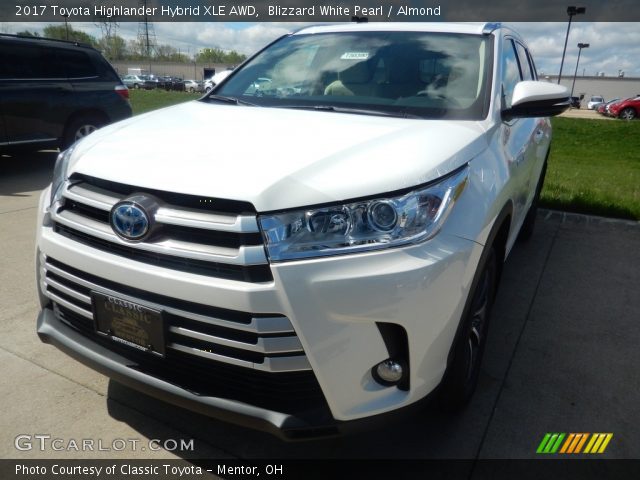 2017 Toyota Highlander Hybrid XLE AWD in Blizzard White Pearl