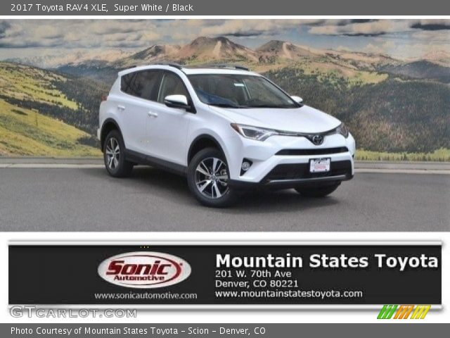 2017 Toyota RAV4 XLE in Super White