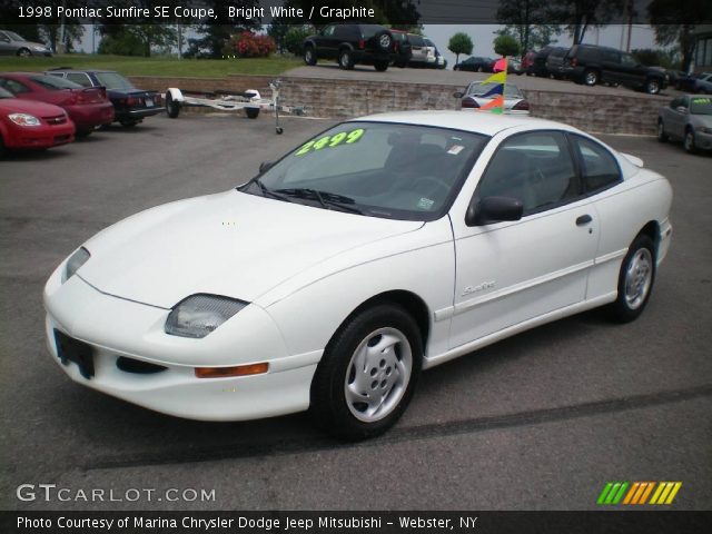 1998 Pontiac Sunfire SE Coupe in Bright White